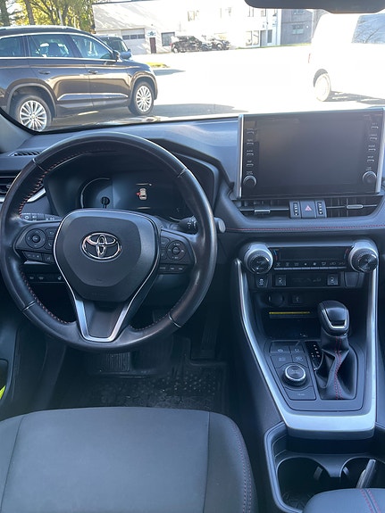 Toyota RAV4 Plug-in Hybrid 9 of 16