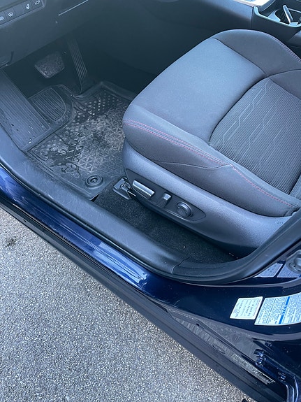 Toyota RAV4 Plug-in Hybrid 13 of 16