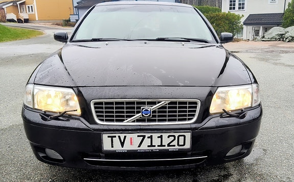 Volvo S80 3 of 5