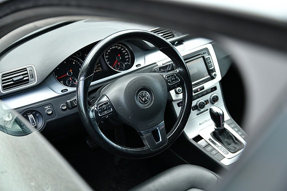 Volkswagen Passat 8 of 14