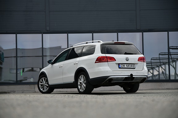 Volkswagen Passat 3 of 14