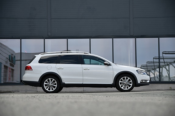Volkswagen Passat 2 of 14