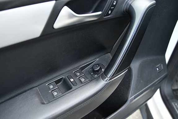 Volkswagen Passat 11 of 14