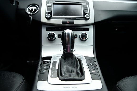 Volkswagen Passat 9 of 14