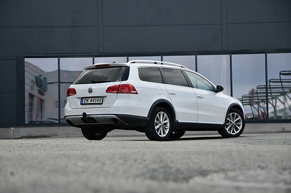 Volkswagen Passat 4 of 14