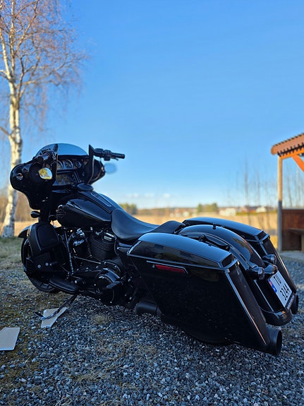 Harley-Davidson Street Glide Special Custom Black Edition 17 of 21