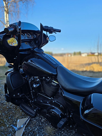 Harley-Davidson Street Glide Special Custom Black Edition 16 of 21