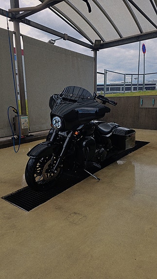 Harley-Davidson Street Glide Special Custom Black Edition 14 of 21