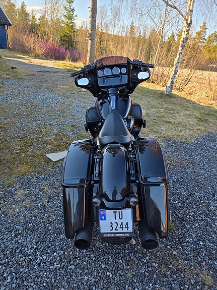 Harley-Davidson Street Glide Special Custom Black Edition 18 of 21