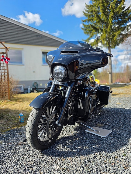 Harley-Davidson Street Glide Special Custom Black Edition 21 of 21