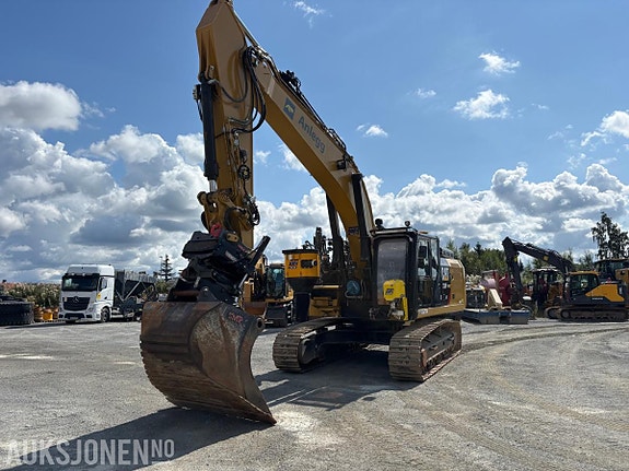 Cat 330F 8 of 30