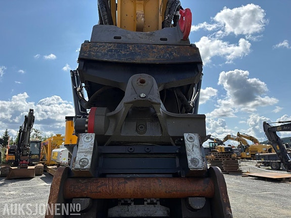 Cat 330F 13 of 30