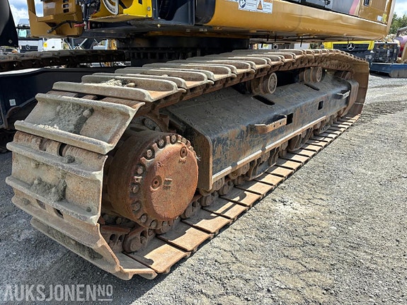 Cat 330F 18 of 30