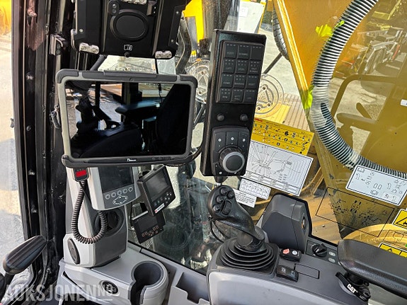 Cat 330F 27 of 30
