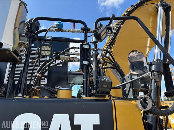 Cat 330F 24 of 30