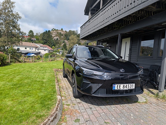 MG MG5 2 of 11