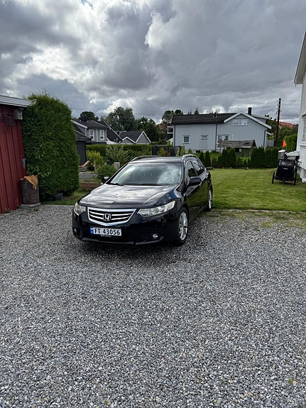 Honda Accord 2 of 18
