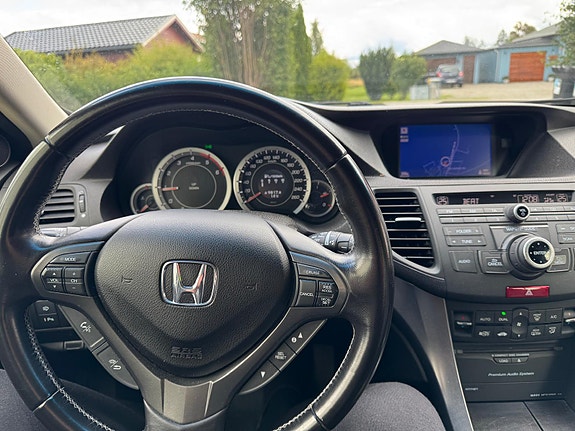 Honda Accord 7 of 18
