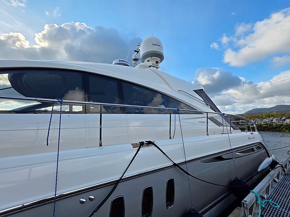 Oppgradert Fairline Targa 62 | Ny navi | Hydrauliske thrustere | Ligger i naust 9 of 30