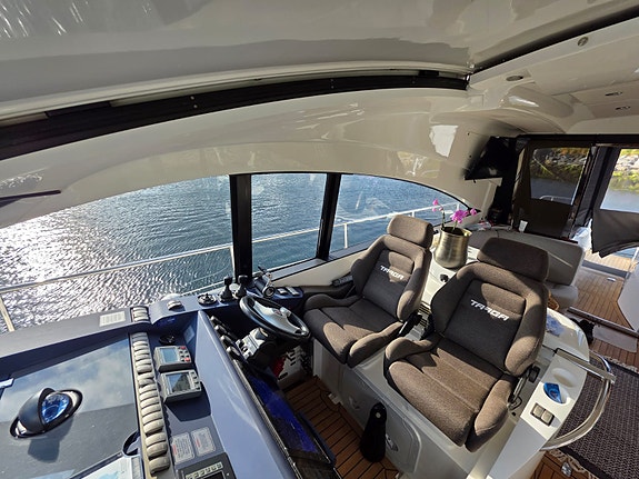 Oppgradert Fairline Targa 62 | Ny navi | Hydrauliske thrustere | Ligger i naust 25 of 30