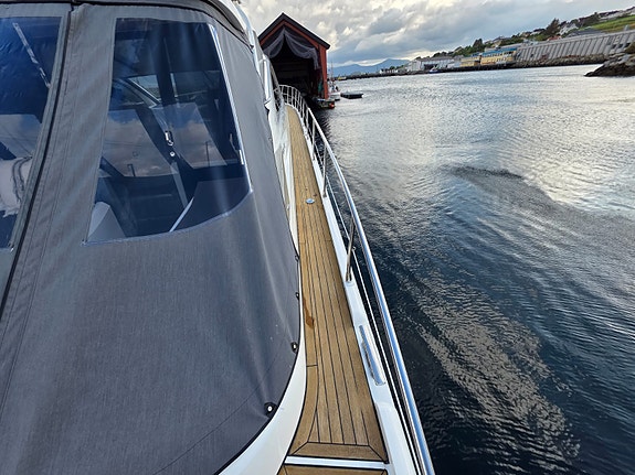 Oppgradert Fairline Targa 62 | Ny navi | Hydrauliske thrustere | Ligger i naust 12 of 30