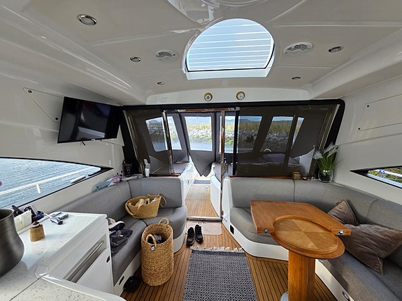 Oppgradert Fairline Targa 62 | Ny navi | Hydrauliske thrustere | Ligger i naust 29 of 30