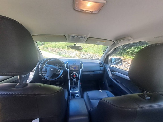 Isuzu D-max 4 of 5