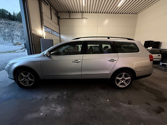 Volkswagen Passat 2 of 5