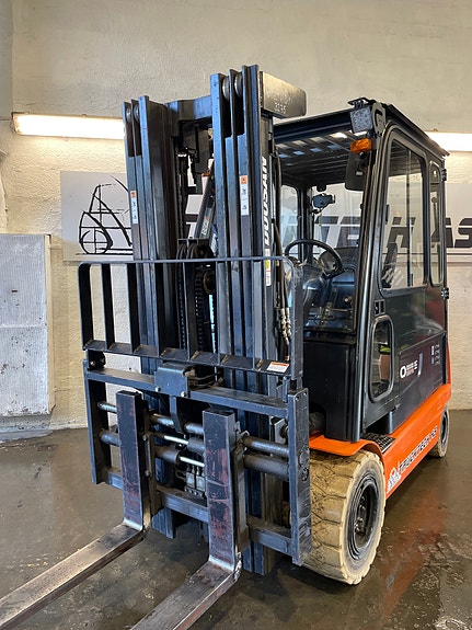 Doosan B30X-5 2 of 8