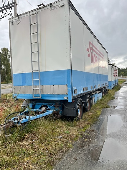 Andre 4-akslet fylles henger m/ mye utstyr