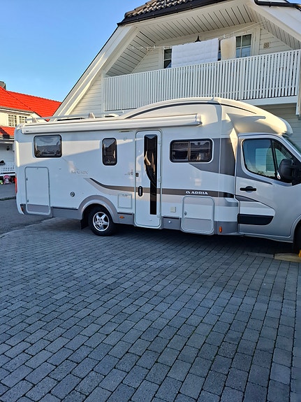 Adria Matrix Supreme SL 2 of 16