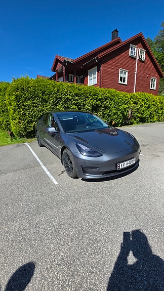 Tesla Model 3 2 of 5