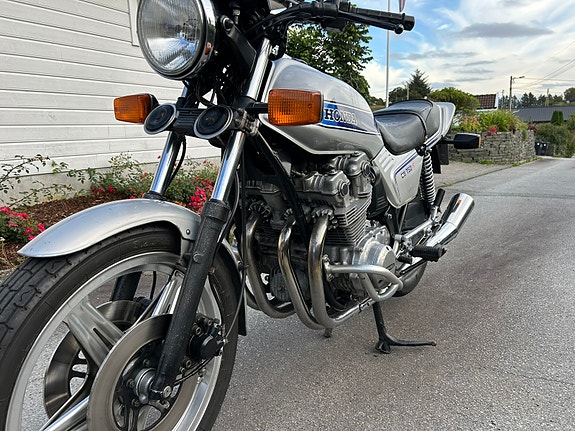 Honda CB 750 F 7 of 14