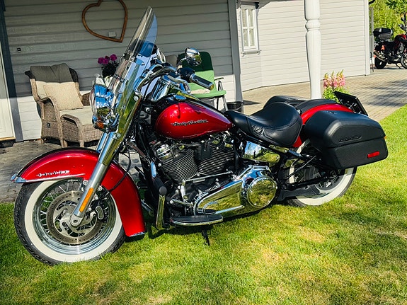 Harley-Davidson FLDE Deluxe 4 of 5