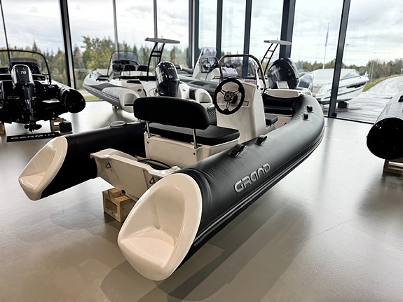 Siste båt på lager! Grand S 370 Deluxe m/ Yamaha 9,9 / 15 hk til kun 129.900! 6 of 11