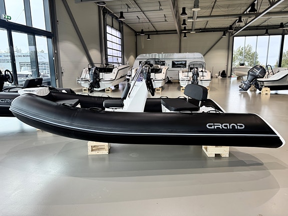Siste båt på lager! Grand S 370 Deluxe m/ Yamaha 9,9 / 15 hk til kun 129.900! 3 of 11