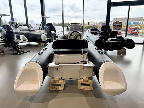 Siste båt på lager! Grand S 370 Deluxe m/ Yamaha 9,9 / 15 hk til kun 129.900! 7 of 11