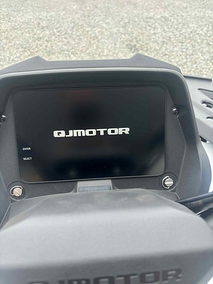 QJ Motor SFA1000 Touring Deluxe 8 of 13