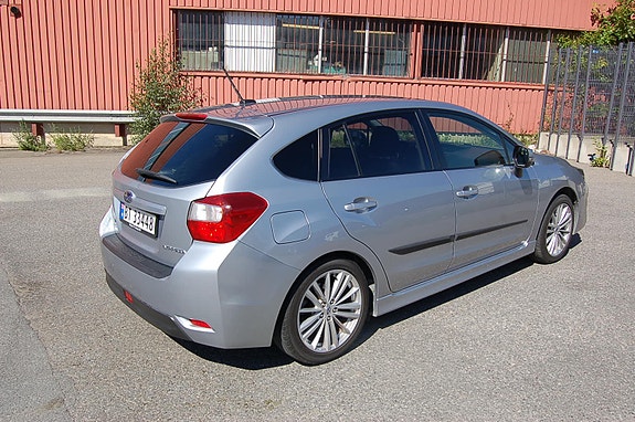 Subaru Impreza 3 of 11