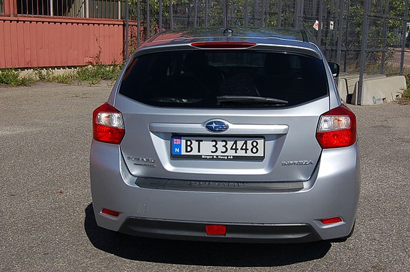 Subaru Impreza 4 of 11