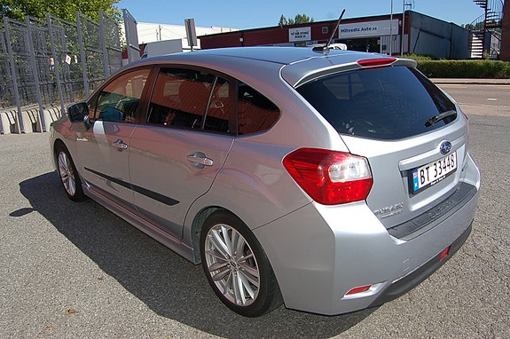 Subaru Impreza 5 of 11