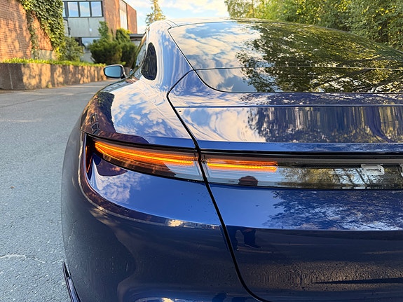 Porsche Taycan 19 of 28