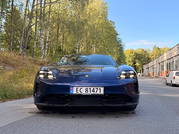 Porsche Taycan 10 of 28