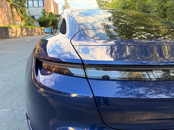 Porsche Taycan 20 of 28