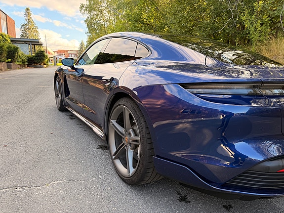 Porsche Taycan 15 of 28