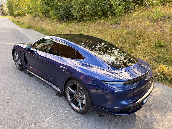 Porsche Taycan 18 of 28
