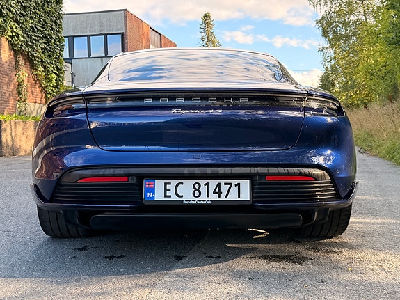Porsche Taycan 14 of 28