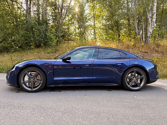 Porsche Taycan 3 of 28