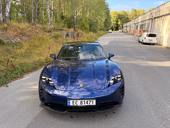 Porsche Taycan 9 of 28