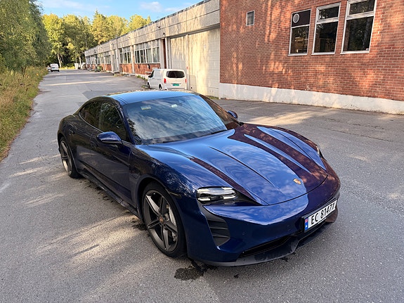 Porsche Taycan 4 of 28